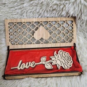 Boite + rose « Love » en bois