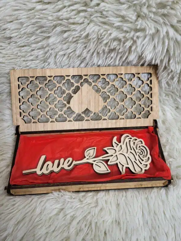 Boite + rose "Love" en bois