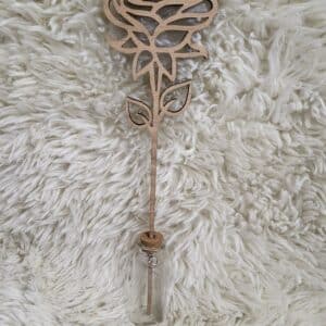 Rose en bois avec fiole en verre
