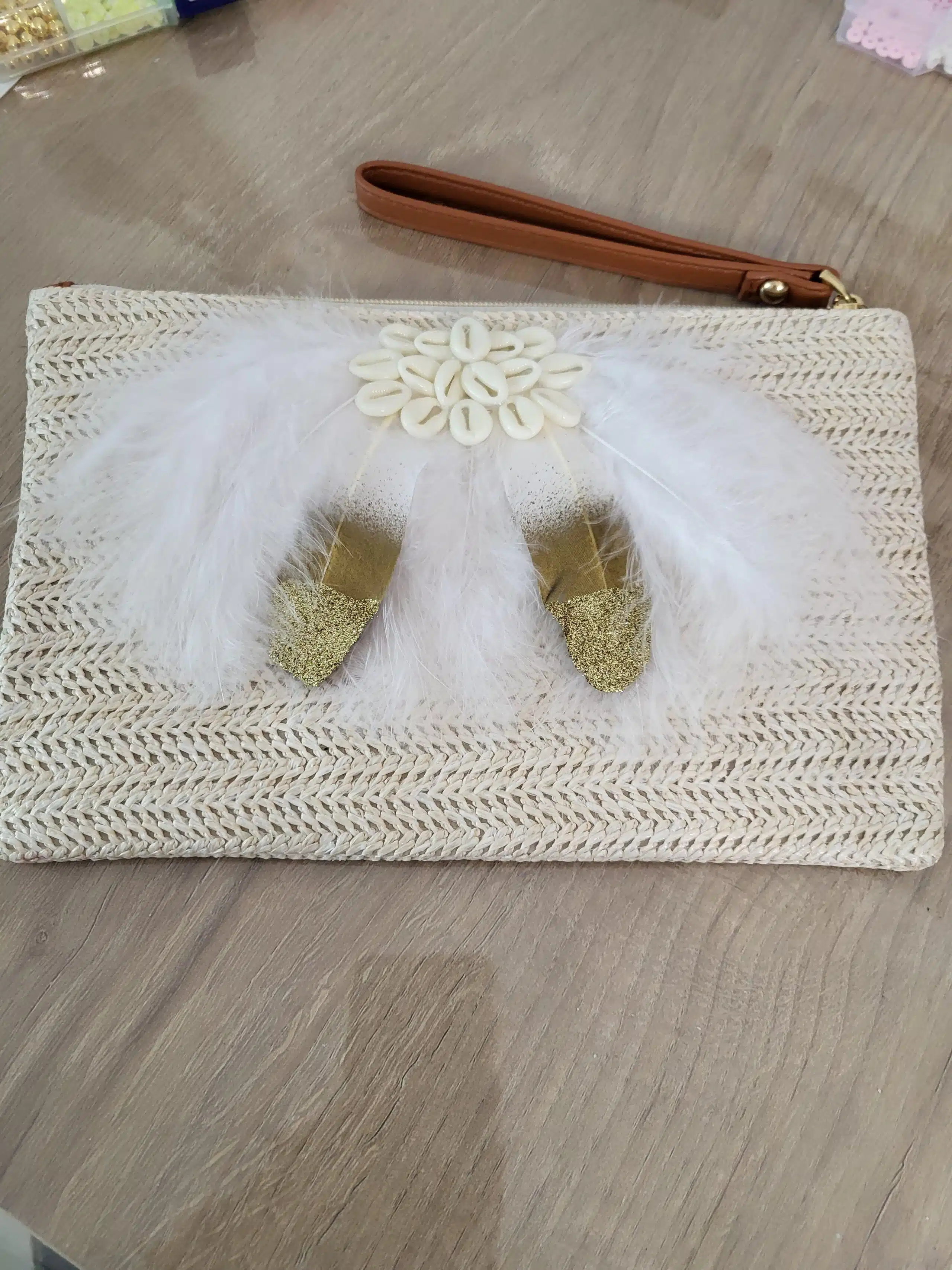 Pochette plumes et coquillages