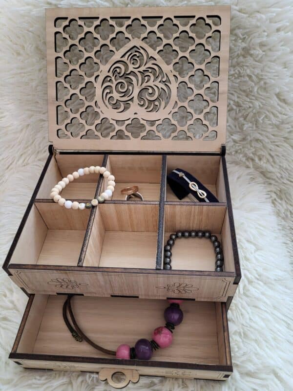 Boite à bijoux en bois avec tiroir