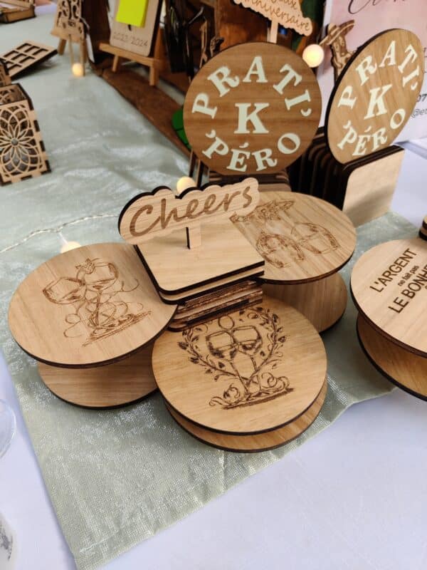 Prati'K'péro plateaux apéritif personnalisables - Wine glass charcuterie topper
