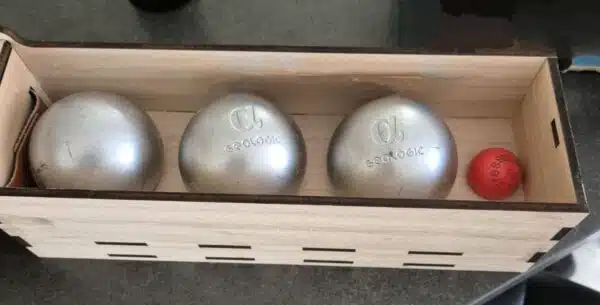 Boite en bois personnalisée pour boules de pétanque