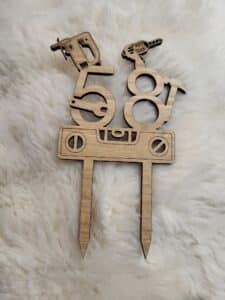 Cake topper en bois personnalisable