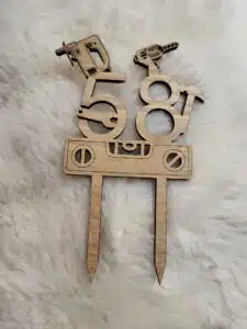 Cake topper en bois personnalisable