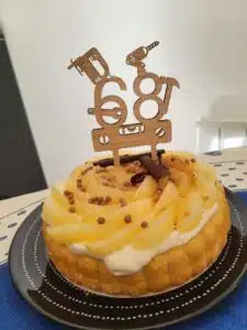 Cake topper en bois personnalisable
