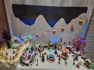 Mise en scène d'un village de noël