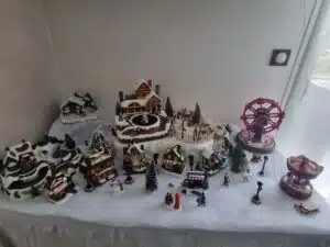 Mise en scène d'un village de noël