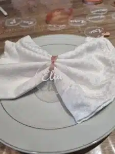 Pliage de serviette pour décoration de table