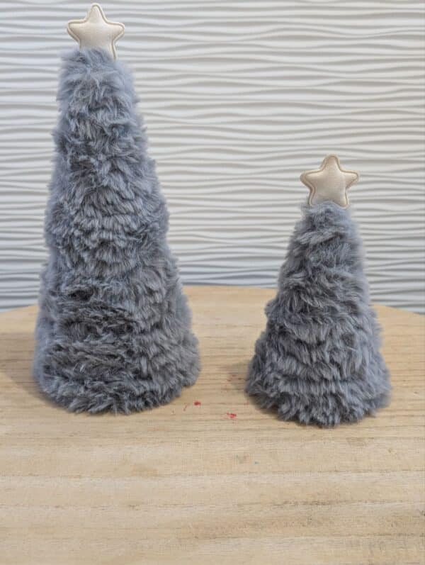 Sapin en peluche gris